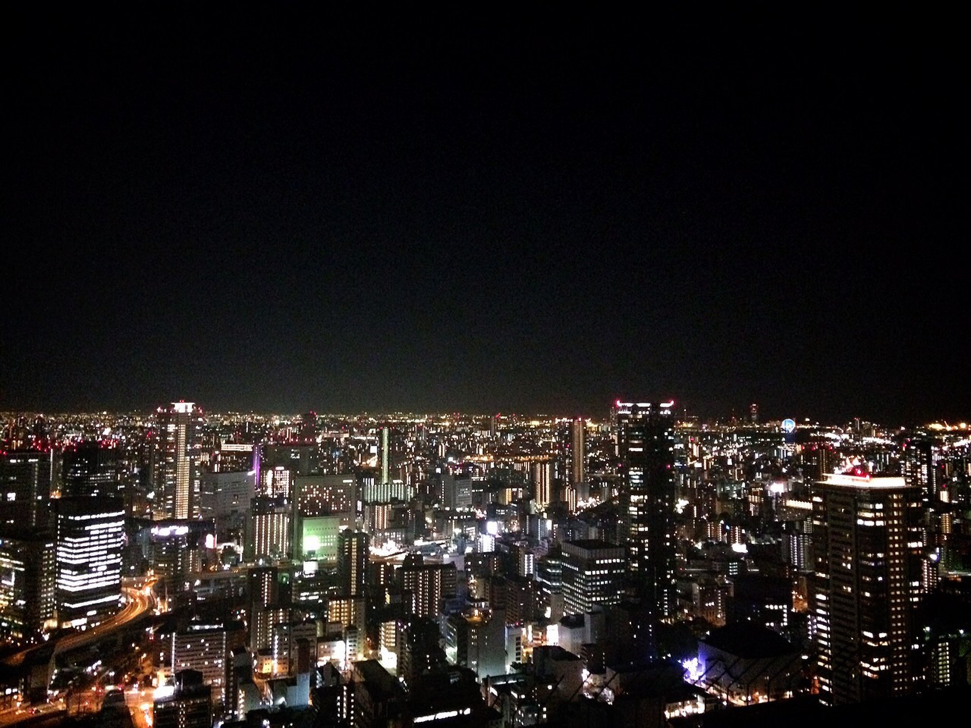 【世界的に有名⁉】大阪の夜景を３６０°どこからでも見渡せれる絶景展望台「梅田スカイビル」