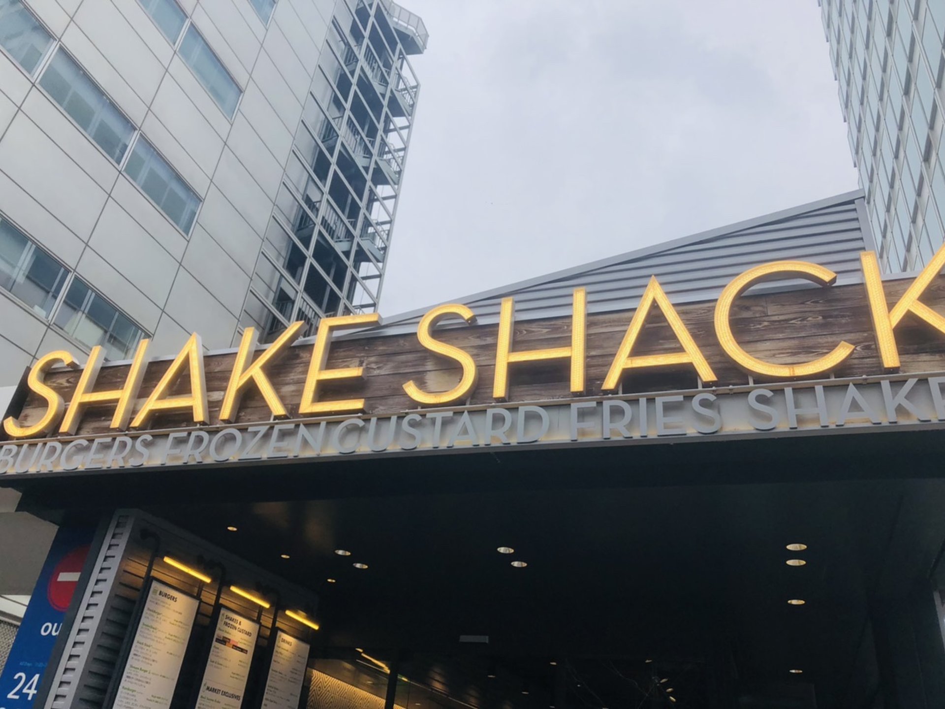 SHAKE SHACK 六本木店（シェイクシャック）