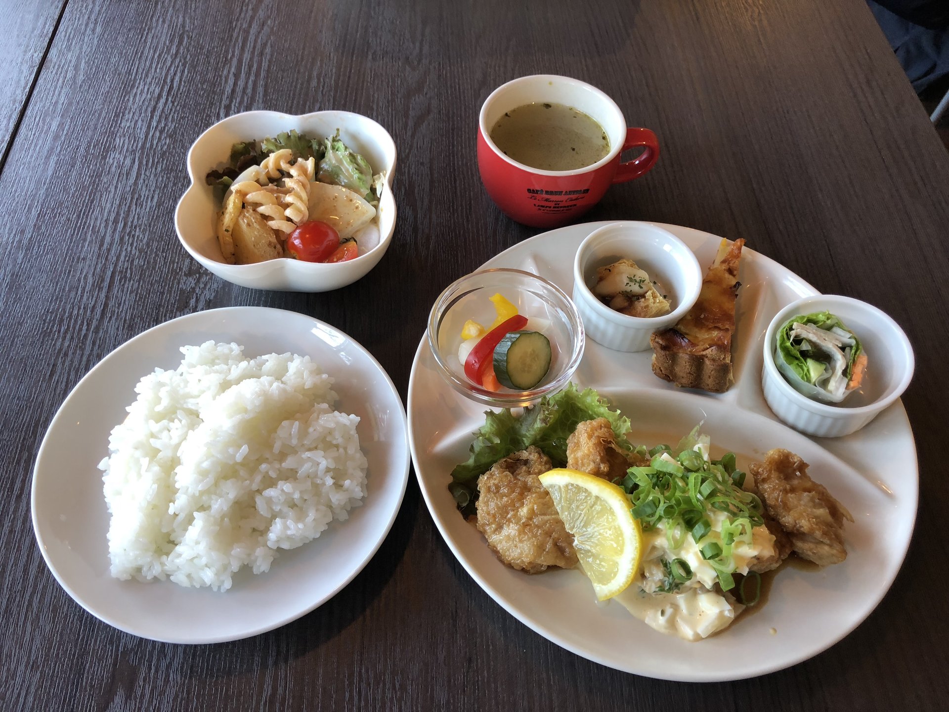 福岡市内の食材にこだわったランチ《KANON》美味☆ランチはサラダ、スープ食べ飲み放題