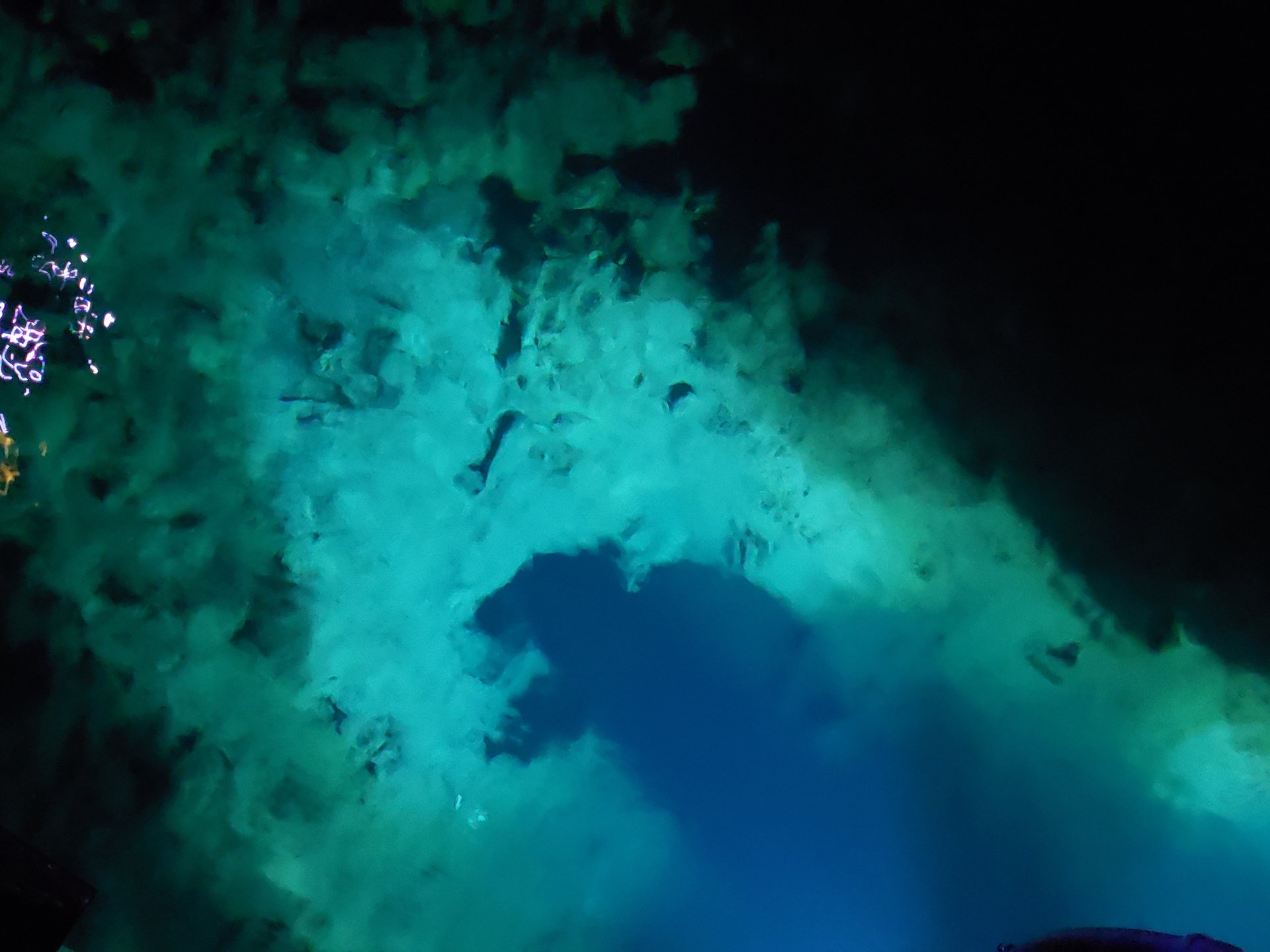 神秘の鍾乳洞【龍泉洞】青の地底湖♡吸い込まれそうな透明度！ここにしかない清らかな水の絶景