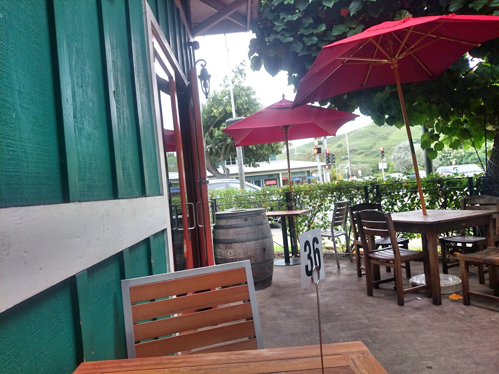 ハワイ旅行カイルアタウンのローカル御用達カフェならカラパワイカフェ&デリ。テイクアウトok 