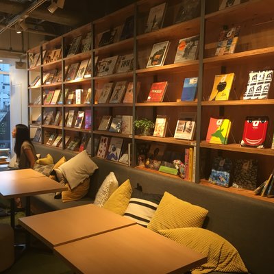 スターバックスコーヒー TSUTAYA BOOK APARTMENT Shinjuku店