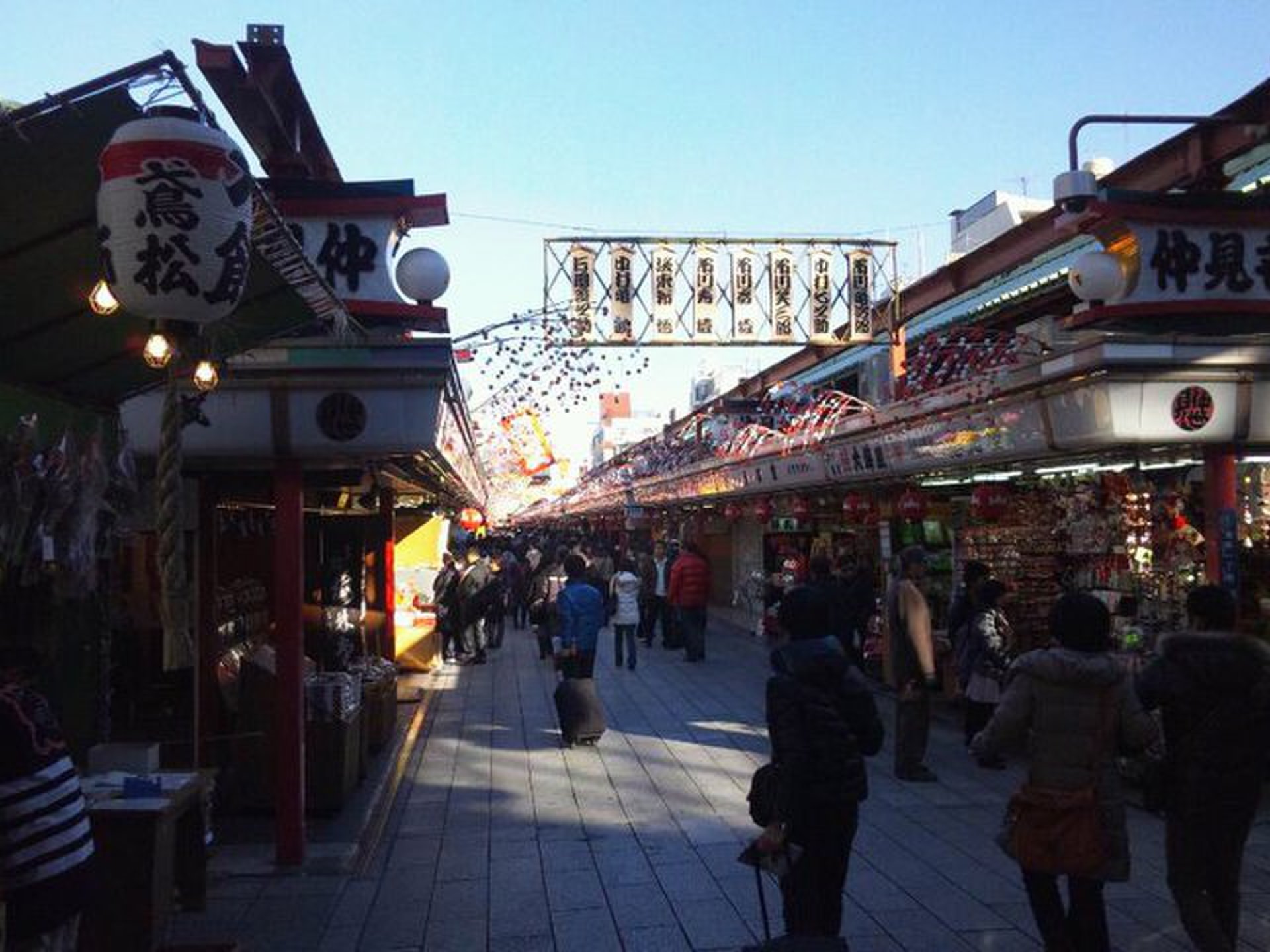 【浅草グルメ散歩】煮干しダシスープのオススメ浅草ラーメンの後は三色団子。浅草プチ観光で大満足！