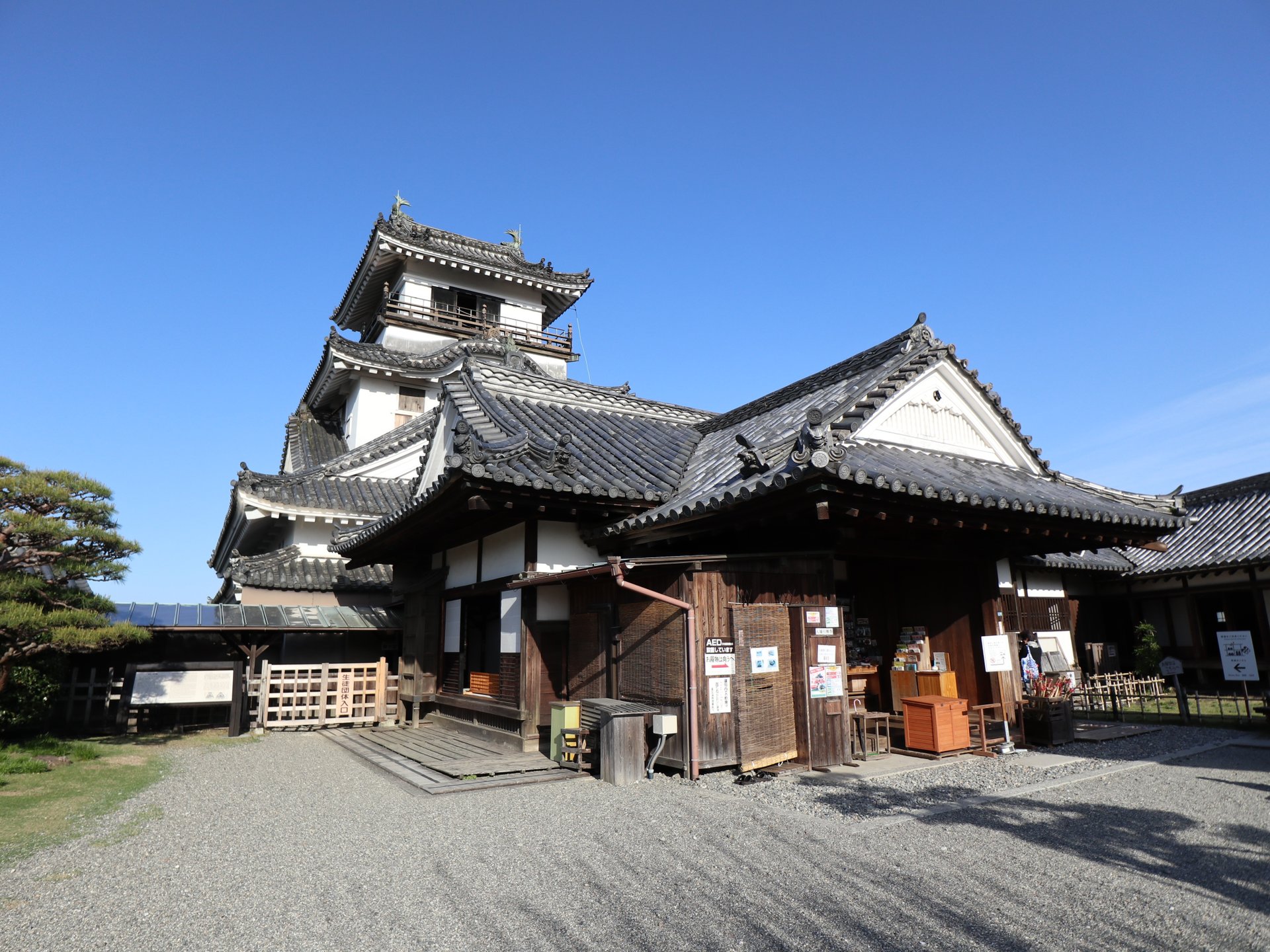 高知県観光・高知駅周辺　忍び視点で高知城を攻め、高地城歴史博物館、はりまや橋、ひろめ市場をめぐる！