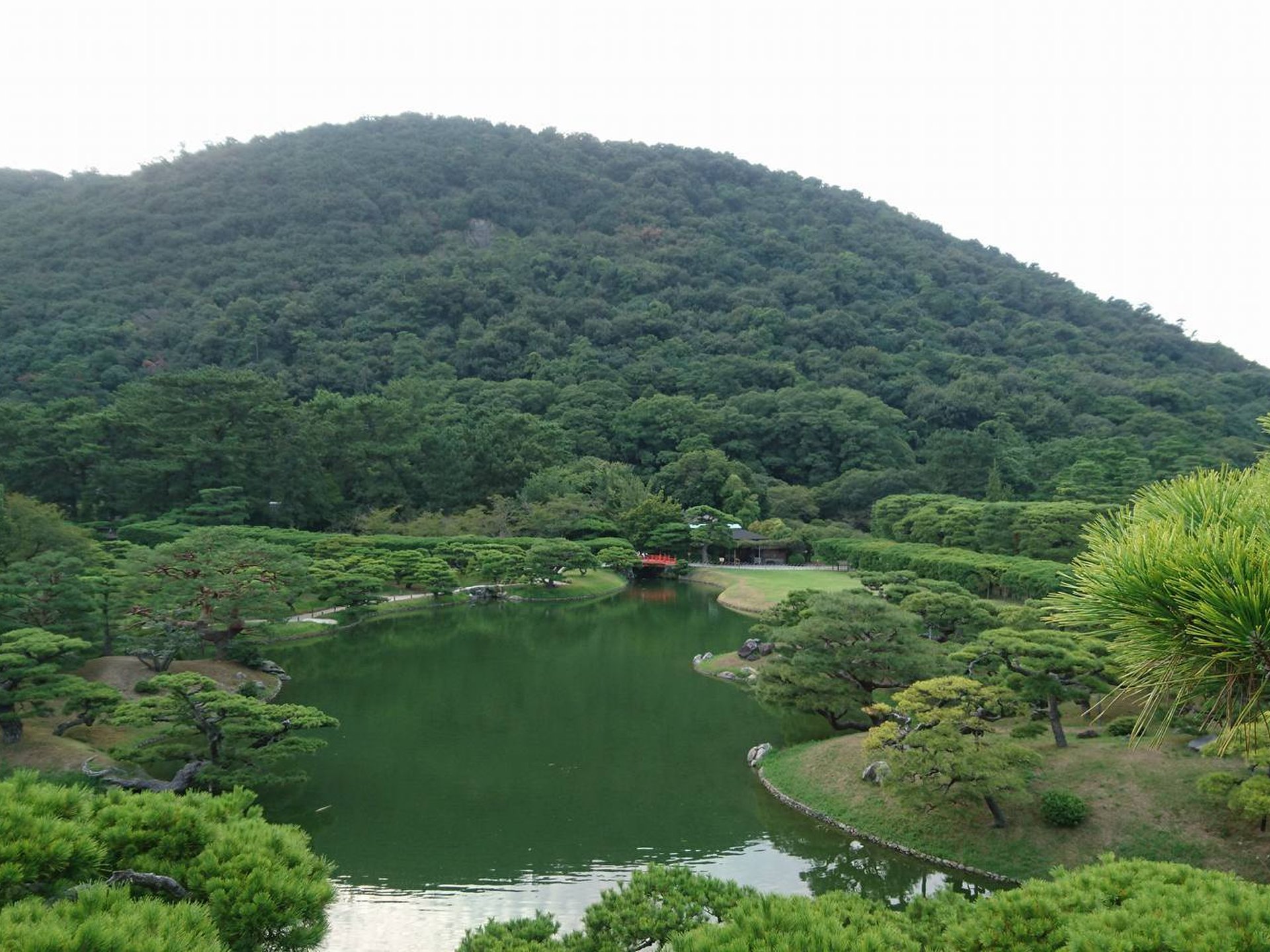 香川県はうどんだけじゃない！市内編『ミシュラン観光ガイド』で最高評価3つ星の有名な公園