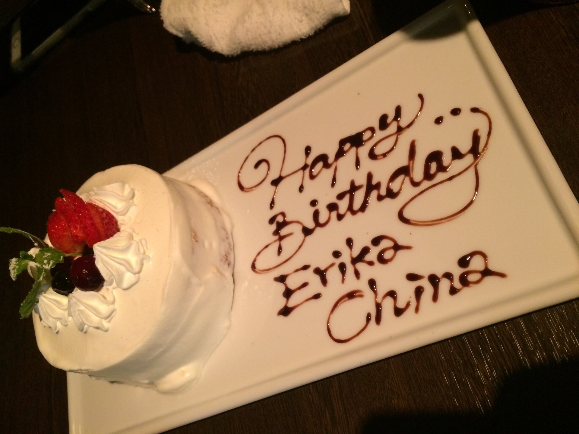 【渋谷のお洒落カフェで誕生日】ホールケーキのとびきりサプライズで大切な人をお祝いしちゃいましょう♡