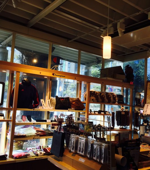 Uni.Shop & Cafe 125