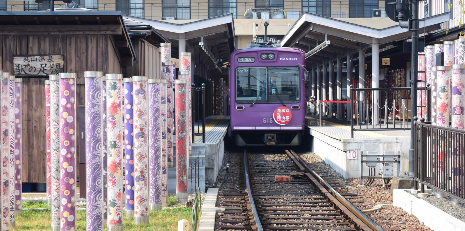 嵐電観光なら嵐山駅がスゴイ 駅内だけで十分楽しめる最高の観光スポットだった Playlife プレイライフ