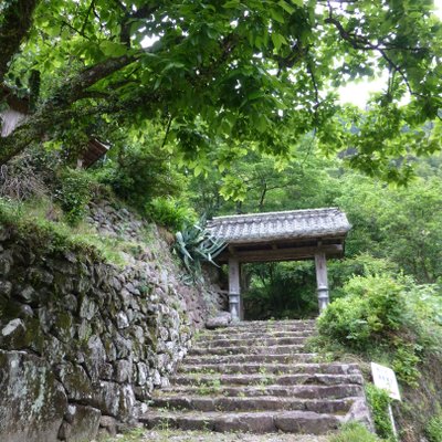 中岡慎太郎遺髪墓地 