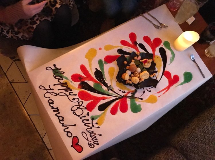 ソロモンズ のテーブルアートで一味違う誕生日サプライズ 豪華な演出連発で最高の記念日に Playlife プレイライフ