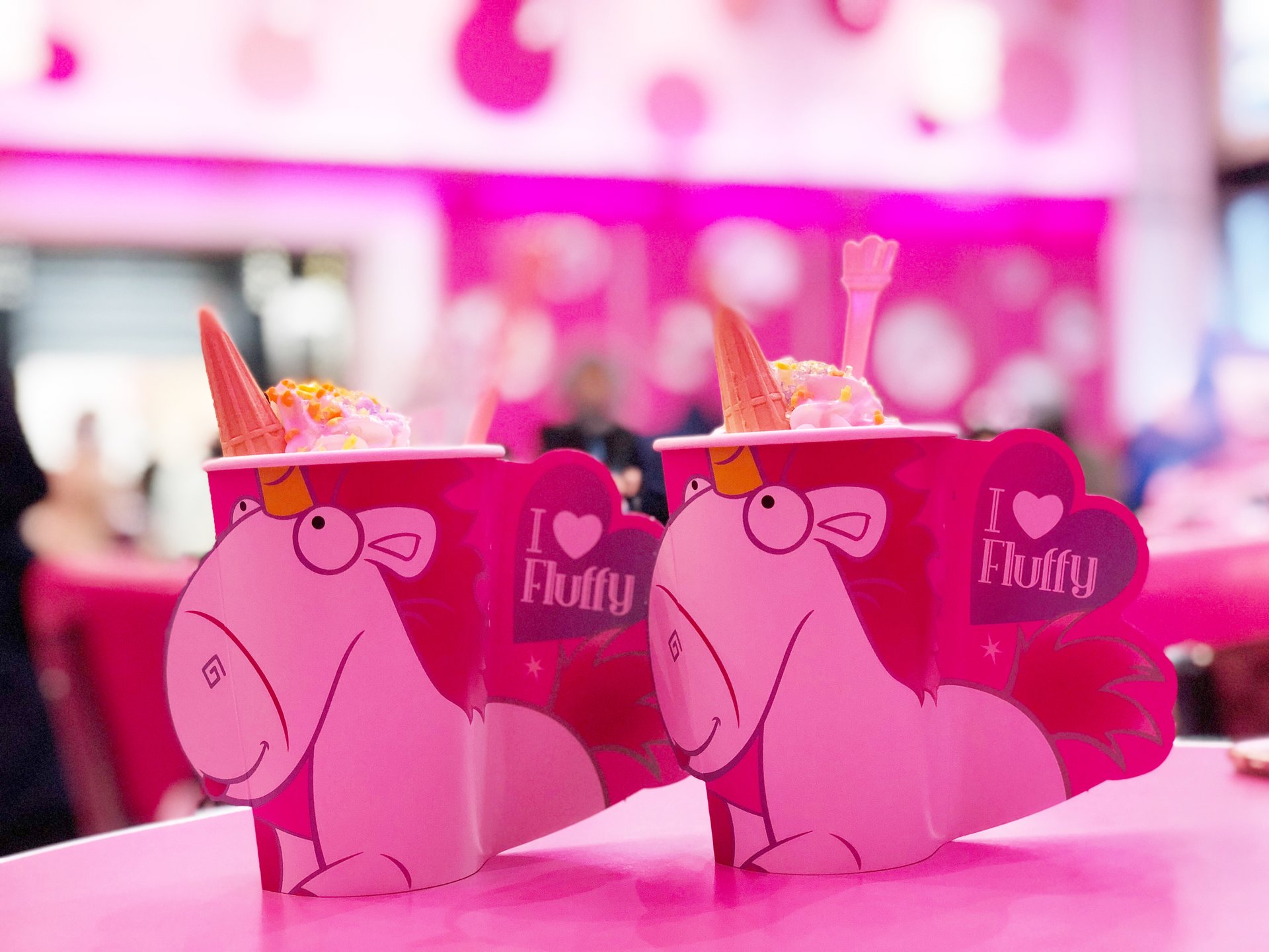 ユニバ「ピンクカフェ」ミニオンお馴染みフラッフィの飲み物が超絶可愛い！