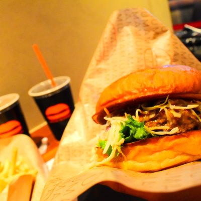 ウマミ バーガー 大阪新阪急ホテル店