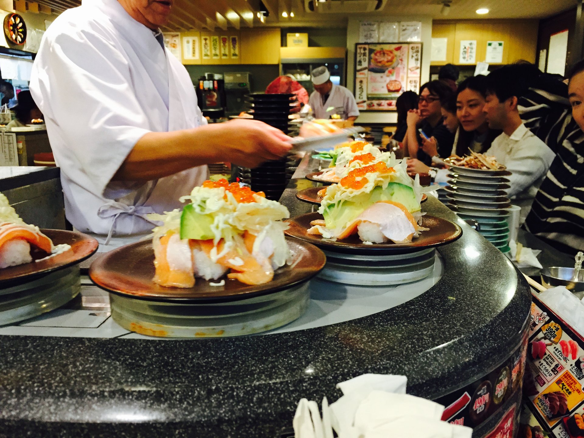 【外国人観光客に人気！】安い！美味い！表参道のコスパが高い回転寿司屋"平禄寿司"