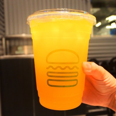 SHAKE SHACK 梅田阪神店（シェイクシャック）