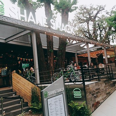 SHAKE SHACK 外苑いちょう並木店（シェイクシャック）