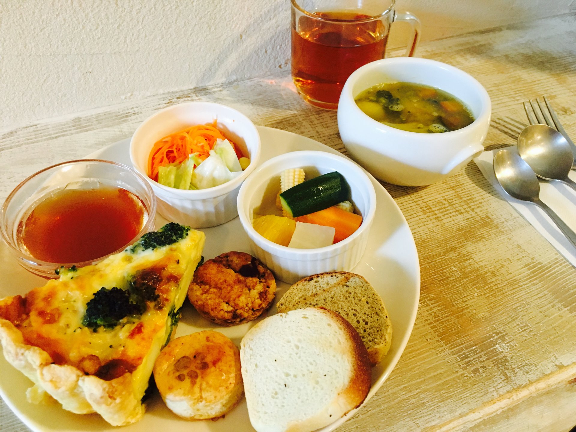 【紅茶好きにオススメ！下北沢オシャレカフェ】エイトジュールで野菜たっぷりランチ！
