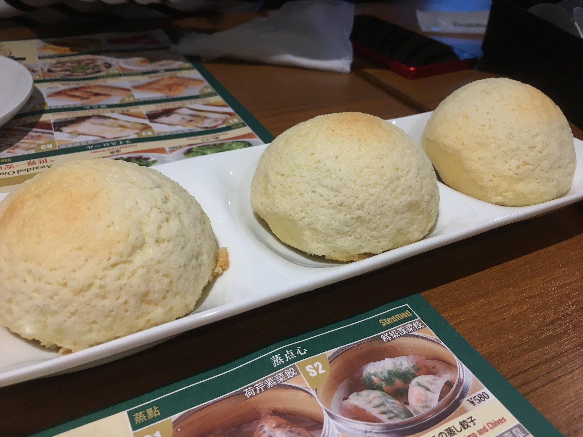 3人でお腹いっぱい食べても1人2000円！ 世界一安いミシュランレストラン