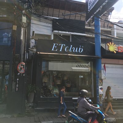 ET club オベロイ店