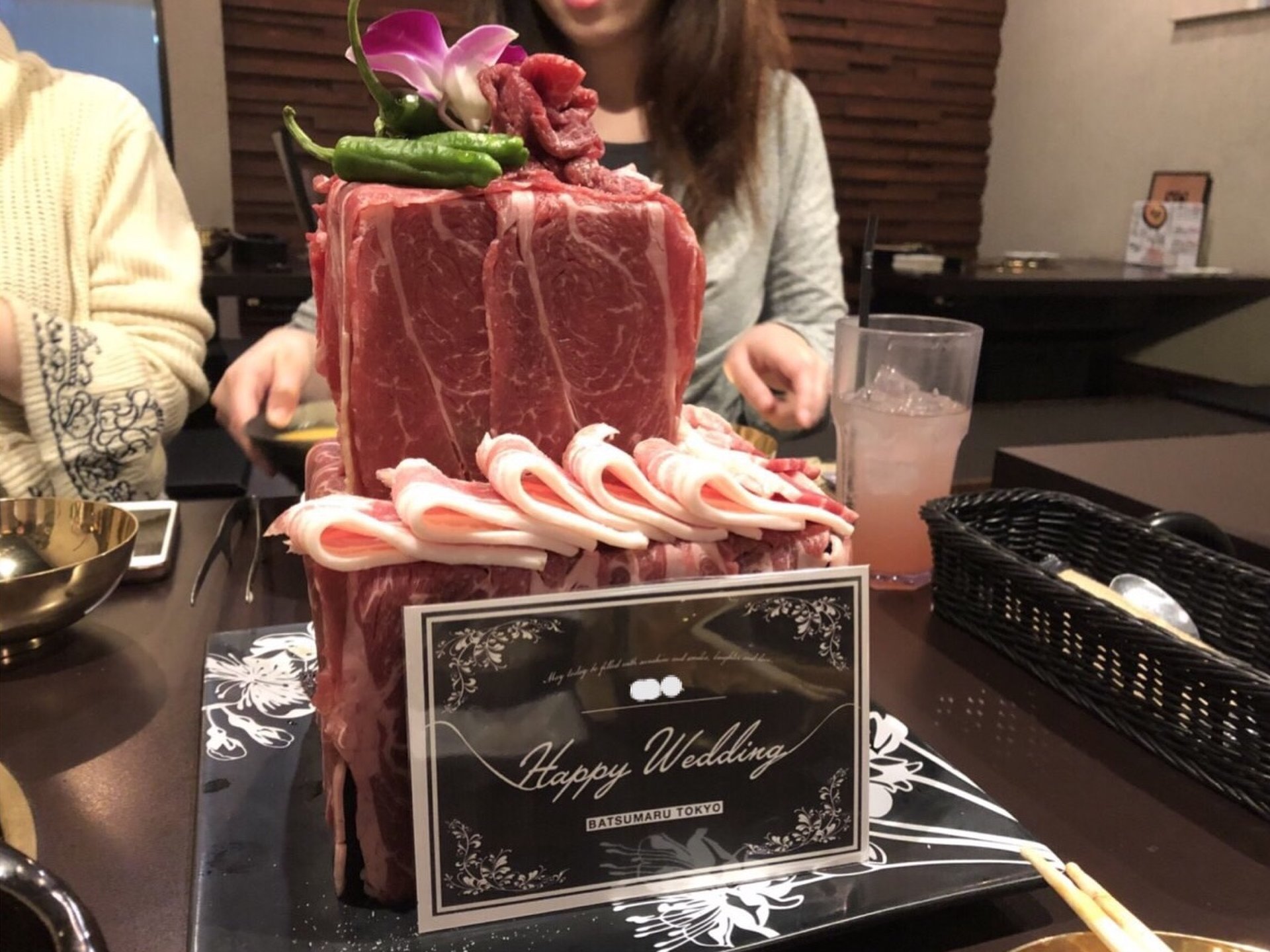 肉ケーキで大迫力サプライズ！ 渋谷の焼肉店「BATSUMARU TOKYO」で大盛り上がり間違いなし