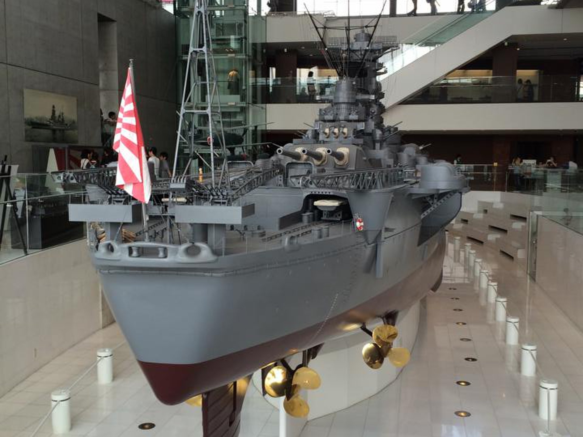 大迫力戦艦「大和」実物模型、海に浮かぶ大型船を間近で体感！広島呉市海事歴史科学館(大和ミュージアム)