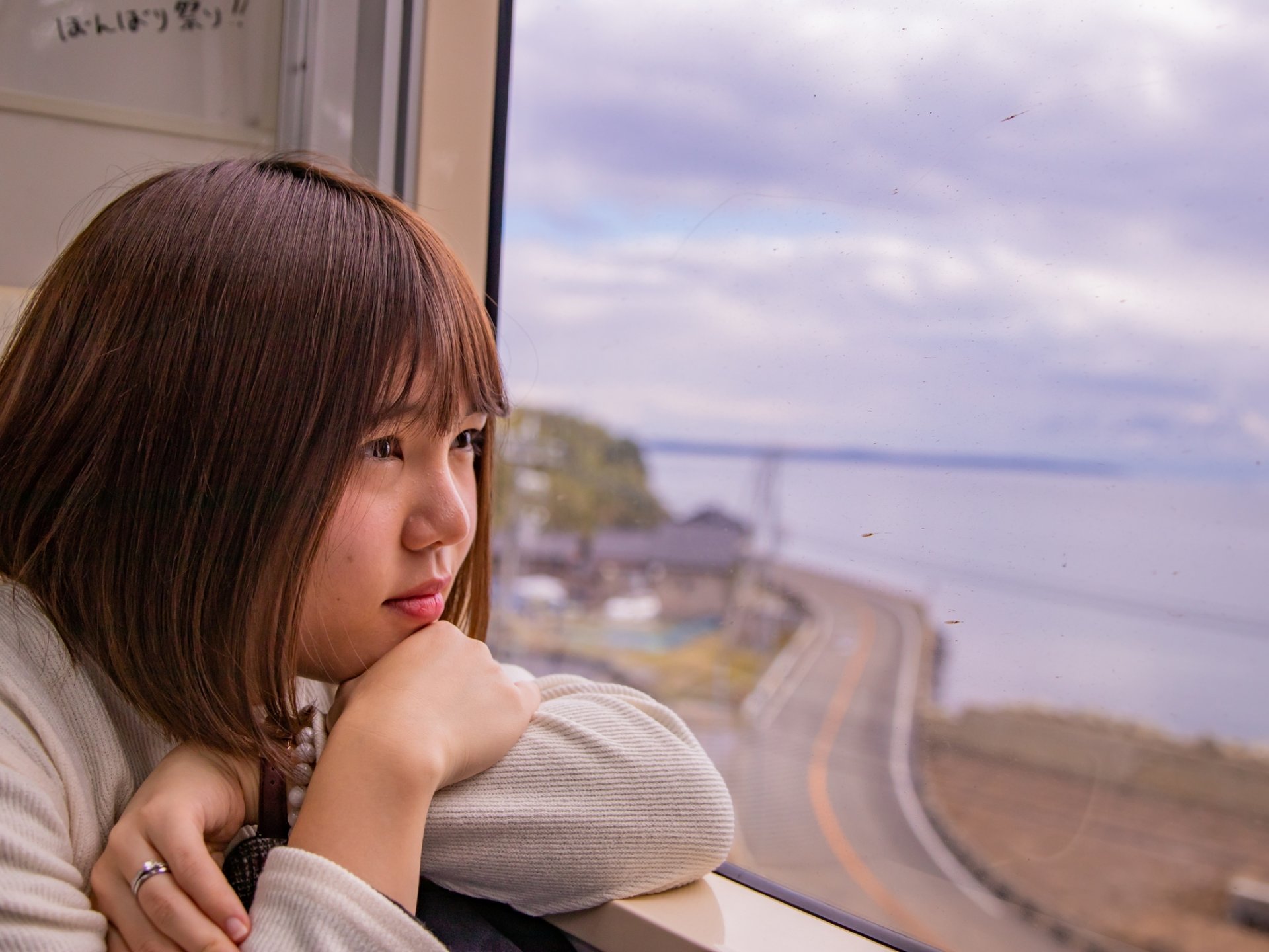 海沿いを走る「のと鉄道」に揺られて。穴水駅～七尾駅間をゆったり満喫旅♡