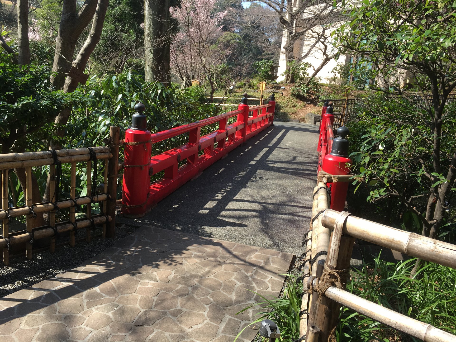 まるで都会のオアシス。椿山荘の庭園は、デートにも家族でのお散歩にもオススメなんです。