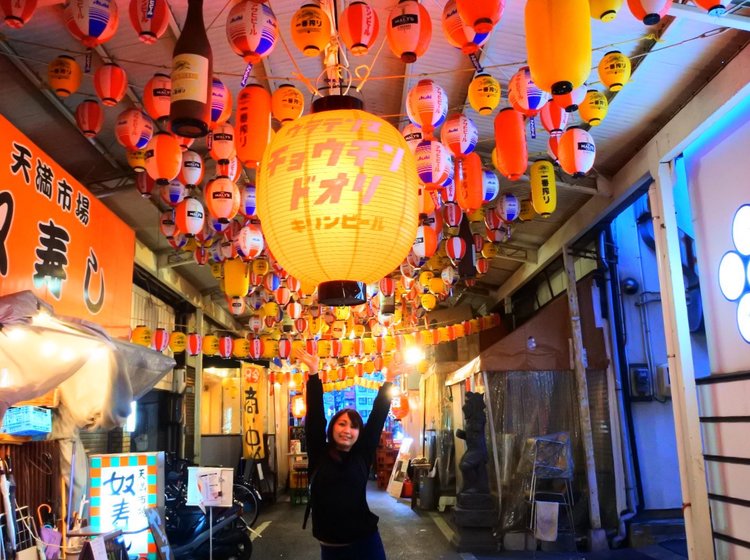 今 裏天満 がキテる 裏なんばに続く話題のグルメ街には 1 1 000の確率で灯る幸せの提灯も Playlife プレイライフ