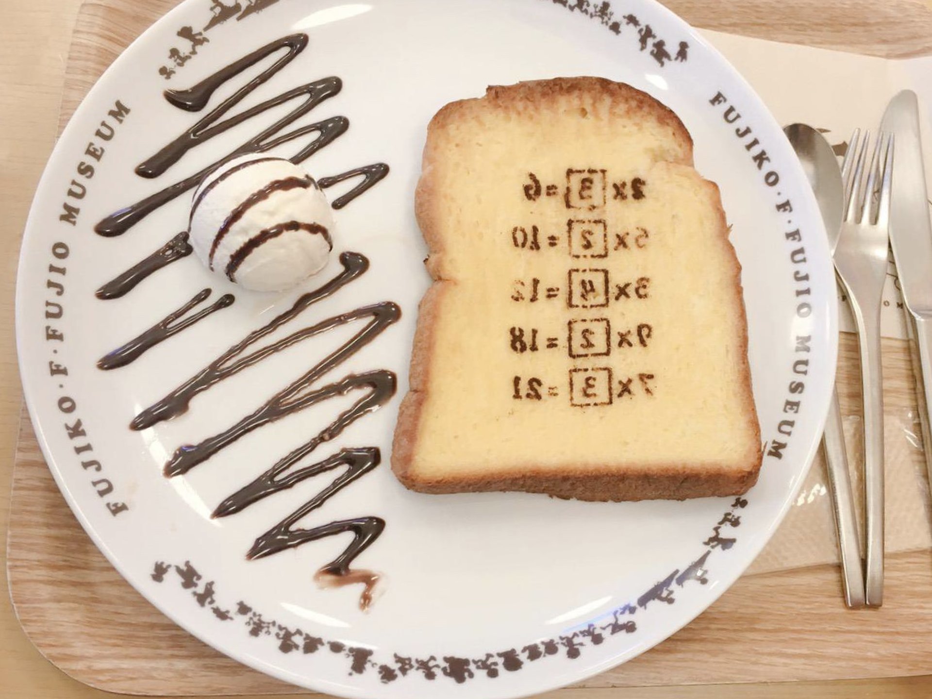 川崎「ミュージアムカフェ」でインスタ映え♡ドラえもん暗記パンを食べよう！