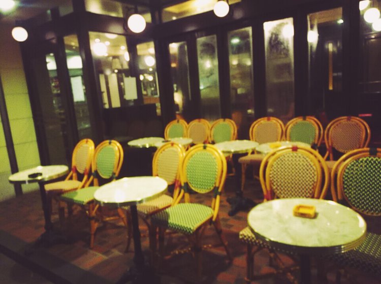 ここはパリ パリを再現したオープンテラス カフェで夜お茶 オーバカナル銀座 Playlife プレイライフ