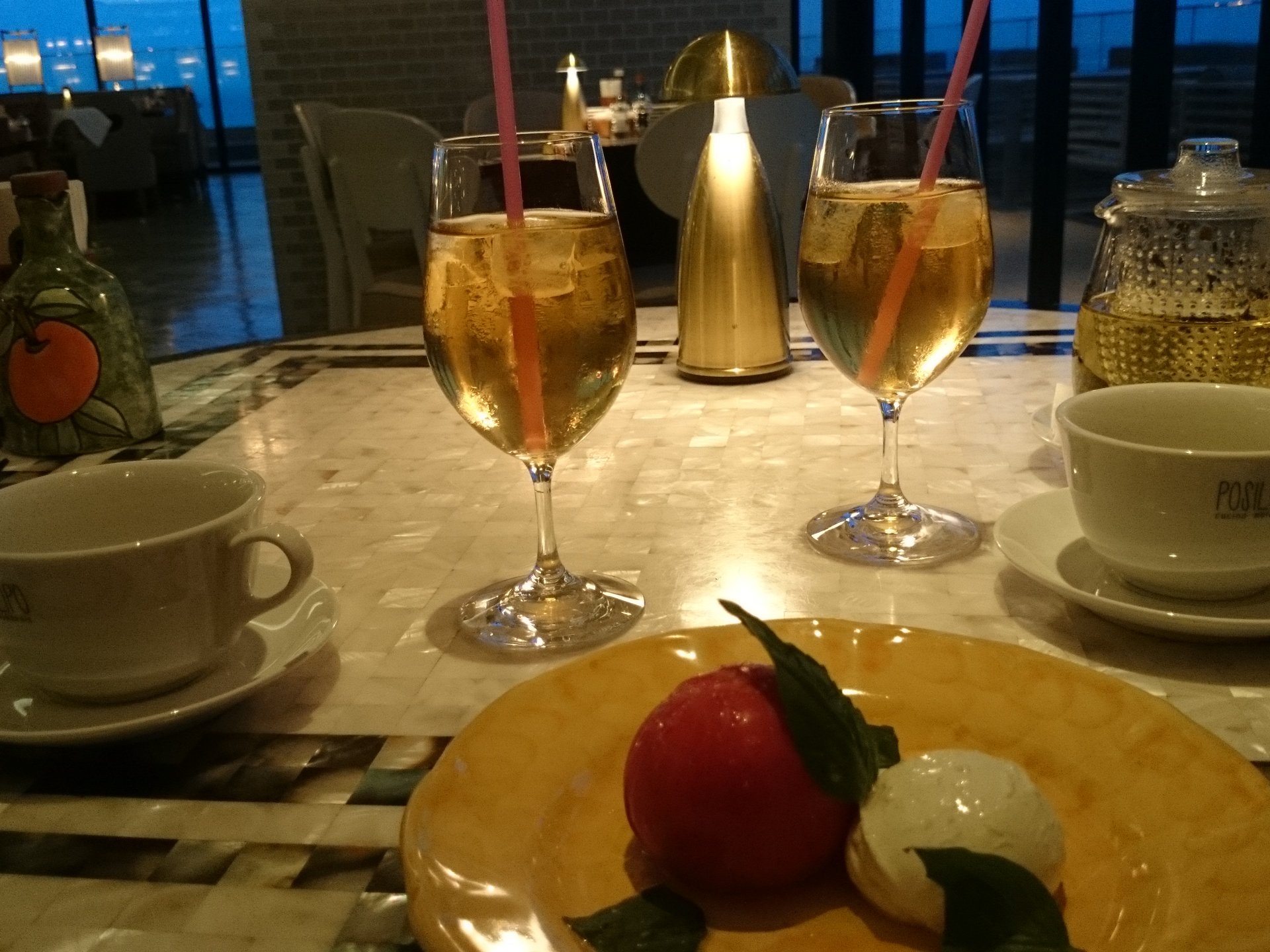 沖縄旅行【海の見えるお洒落レストラン】POSILLIPOでオーシャンビューディナー。デートや女子旅に
