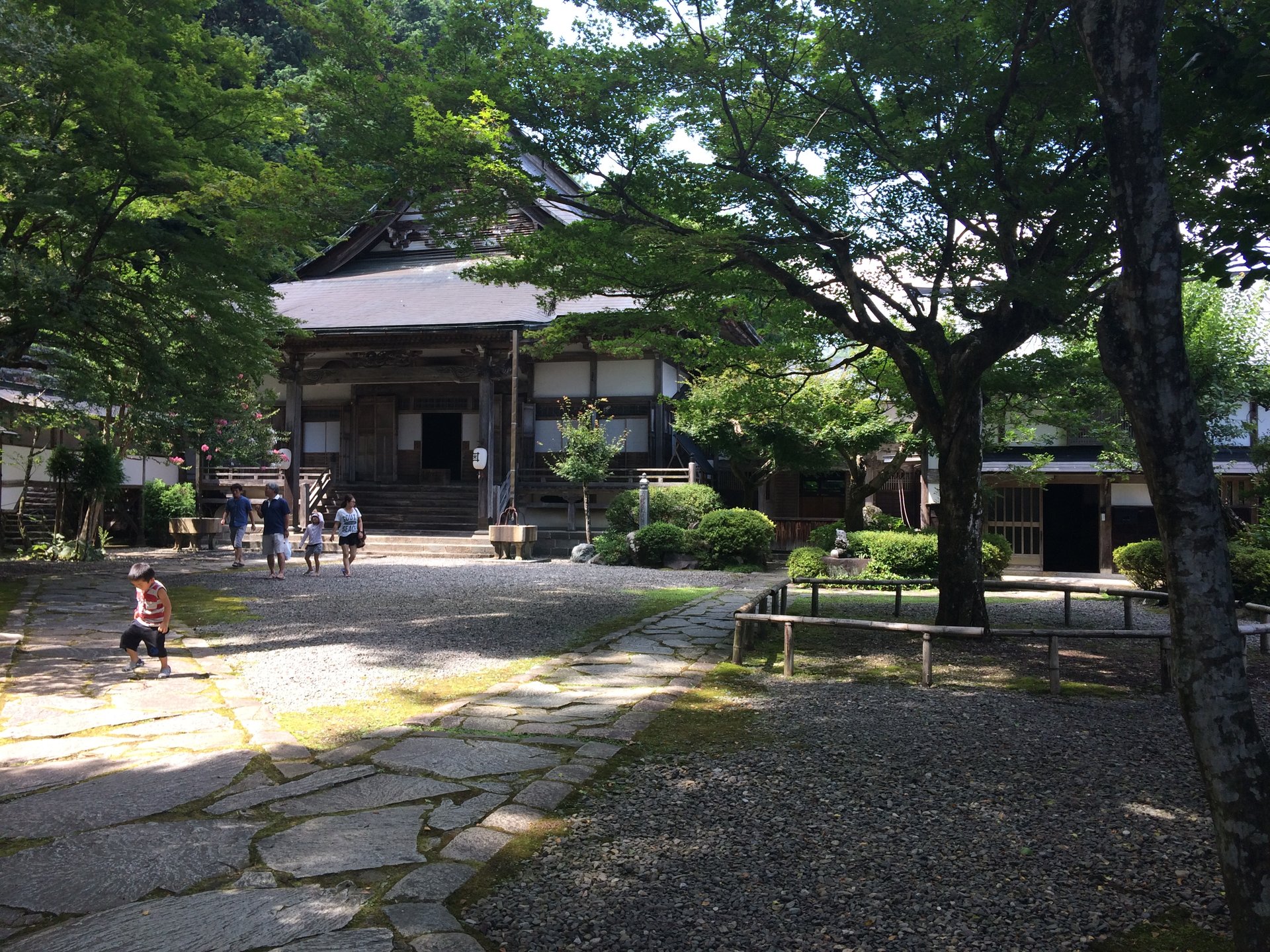 【岐阜郡上八幡】秋には紅葉が質実質素な★大乗寺★を輝かせる!!  十三ケ寺めぐりの旅♪