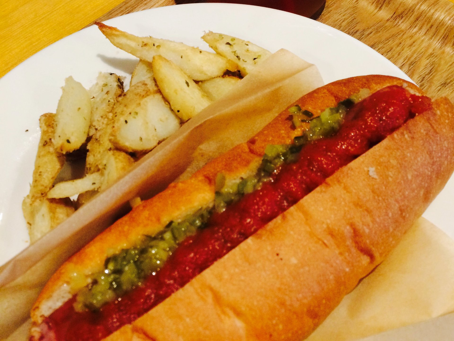 渋谷でホットドッグと足つぼマッサージを楽しむ優雅なお昼！
