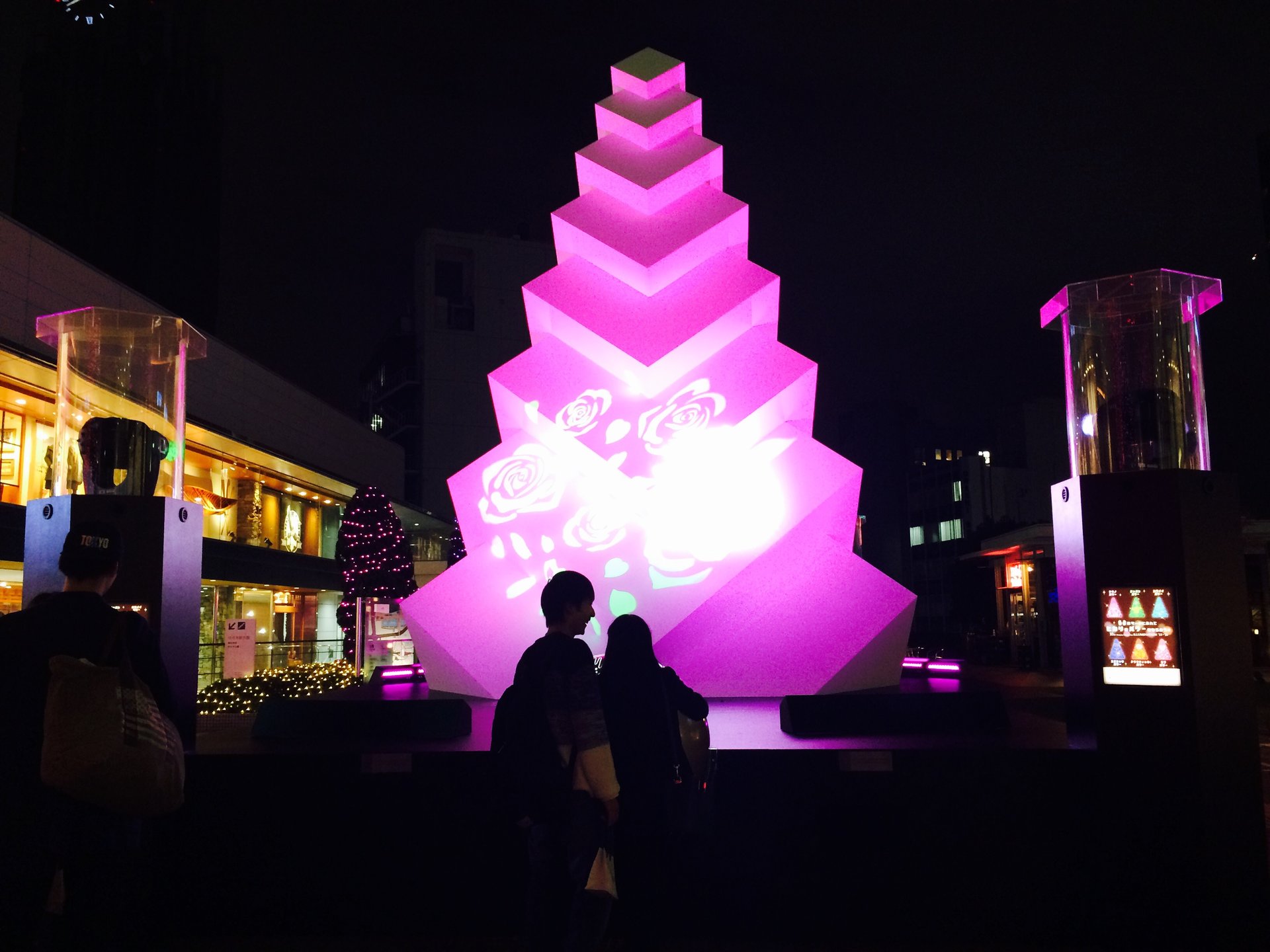 【2015年新宿サザンテラスのイルミネーション】はきらびやかな雰囲気でデートにぴったり♡