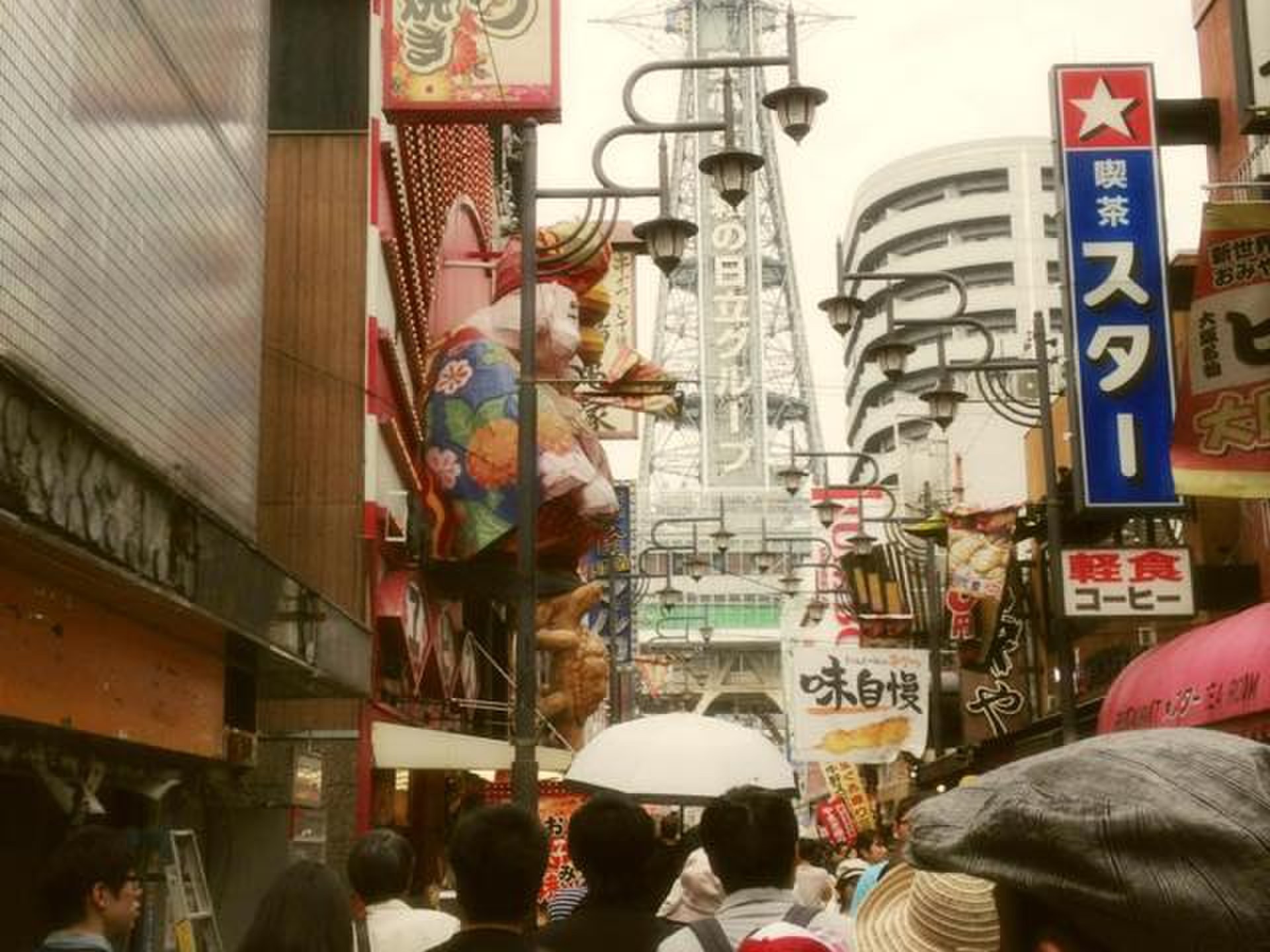 【大阪・通天閣でご飯といえばここ】二度漬け禁止は鉄則！元祖串かつ”だるま”