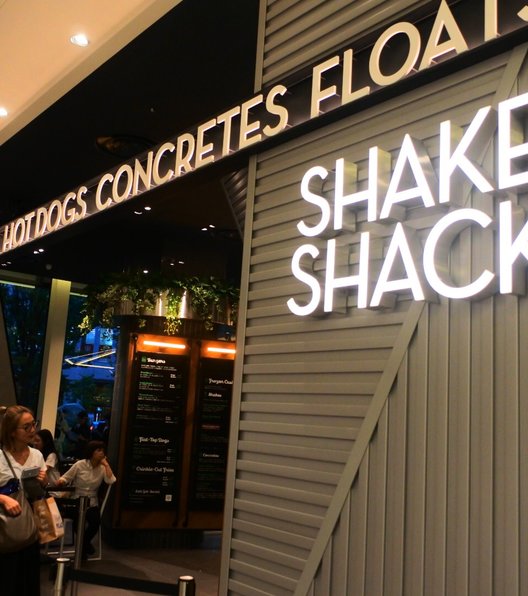 SHAKE SHACK 梅田阪神店（シェイクシャック）