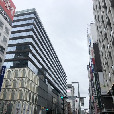 GINZA SIX (ギンザ シックス)