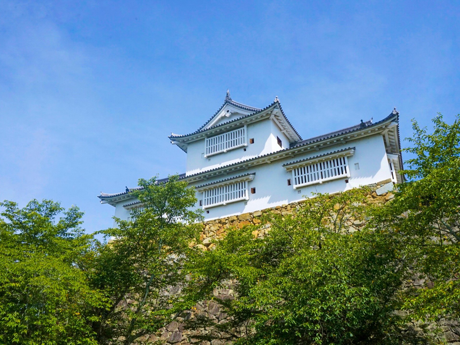   ザ・シロヤマテラス津山別邸に宿泊し、山里の小京都津山とのれんあふれるまち勝山楽しむ