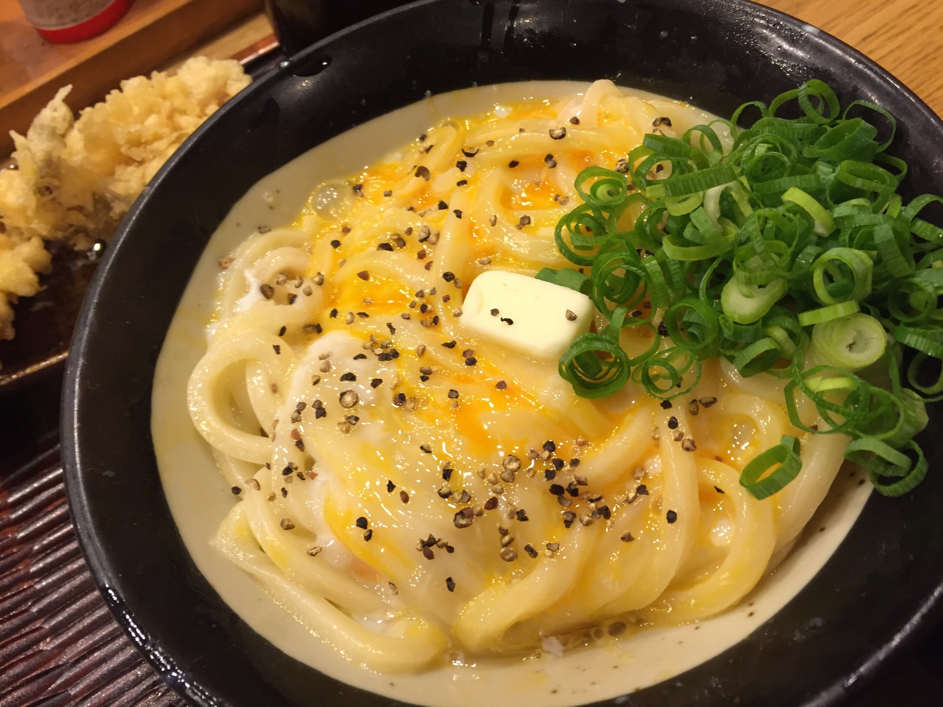 【日本一のうどん】食べログ評価驚異の4.06！神田神保町丸香の驚異の釜たまカルピスバター！