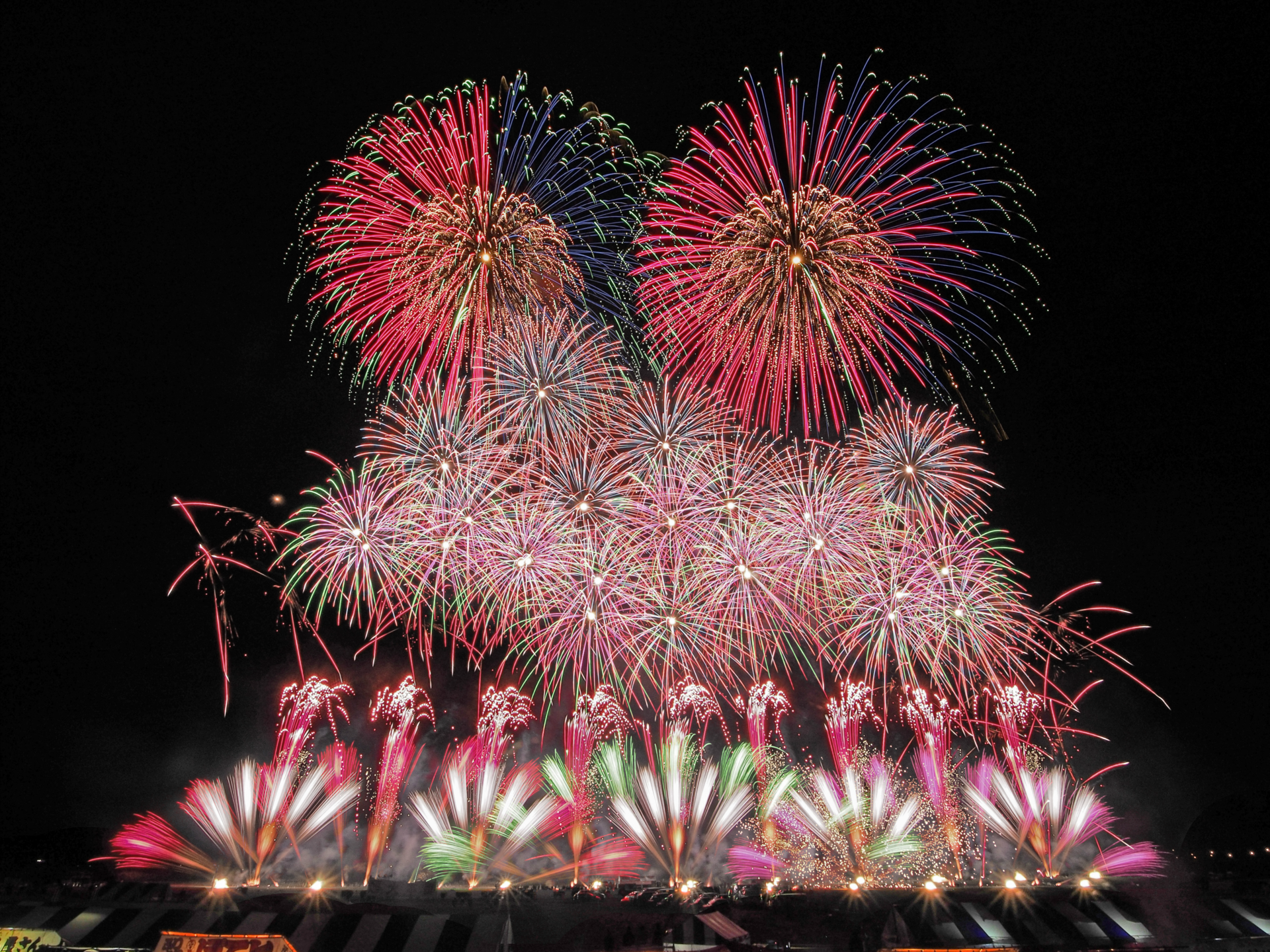 長野「えびす講煙火大会」は花火の次元を超えている！43万人が涙する大スターマインを鑑賞