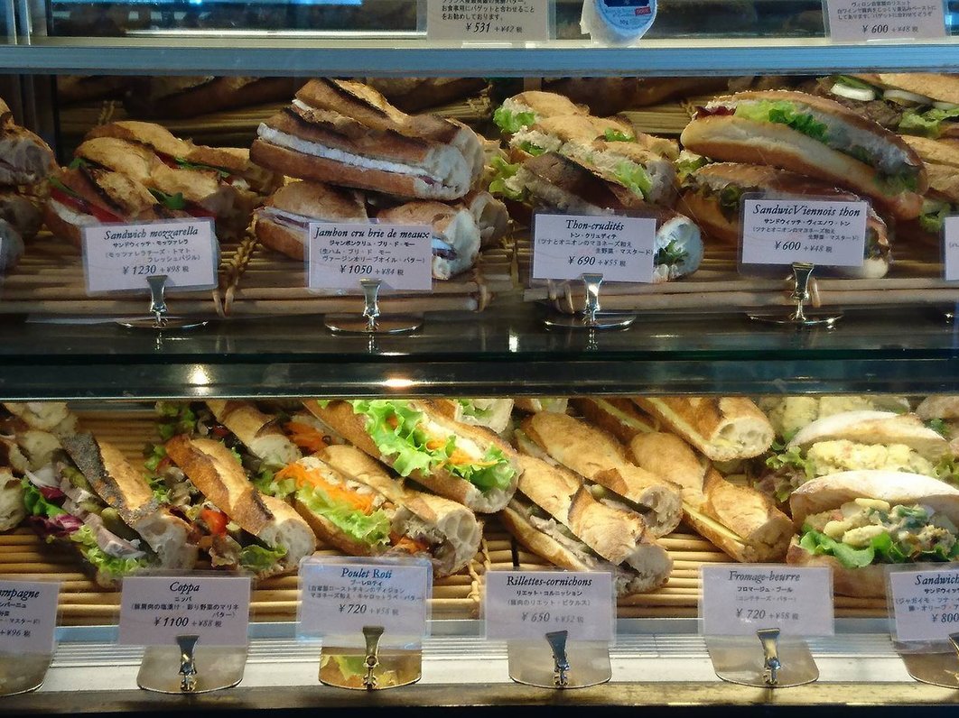 Viron 渋谷店のパンは 高級感漂う雰囲気のお店で優雅な気分でお買い求めできるお店です Playlife プレイライフ