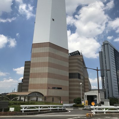 豊島清掃工場の煙突