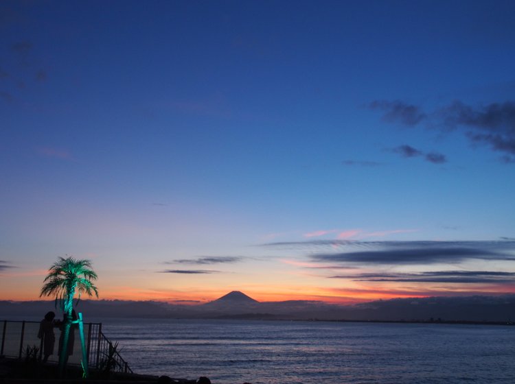 夕方から訪れる江ノ島デートはいかが 富士山見ながらリフレッシュできちゃう最高の癒やしスポット Playlife プレイライフ