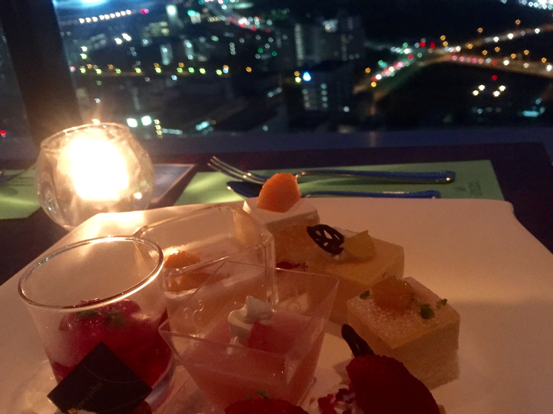 【コスパ抜群！】新横浜プリンスホテル最上階で素敵な夜景を見ながらアフタヌーンティー女子会はいかが♡