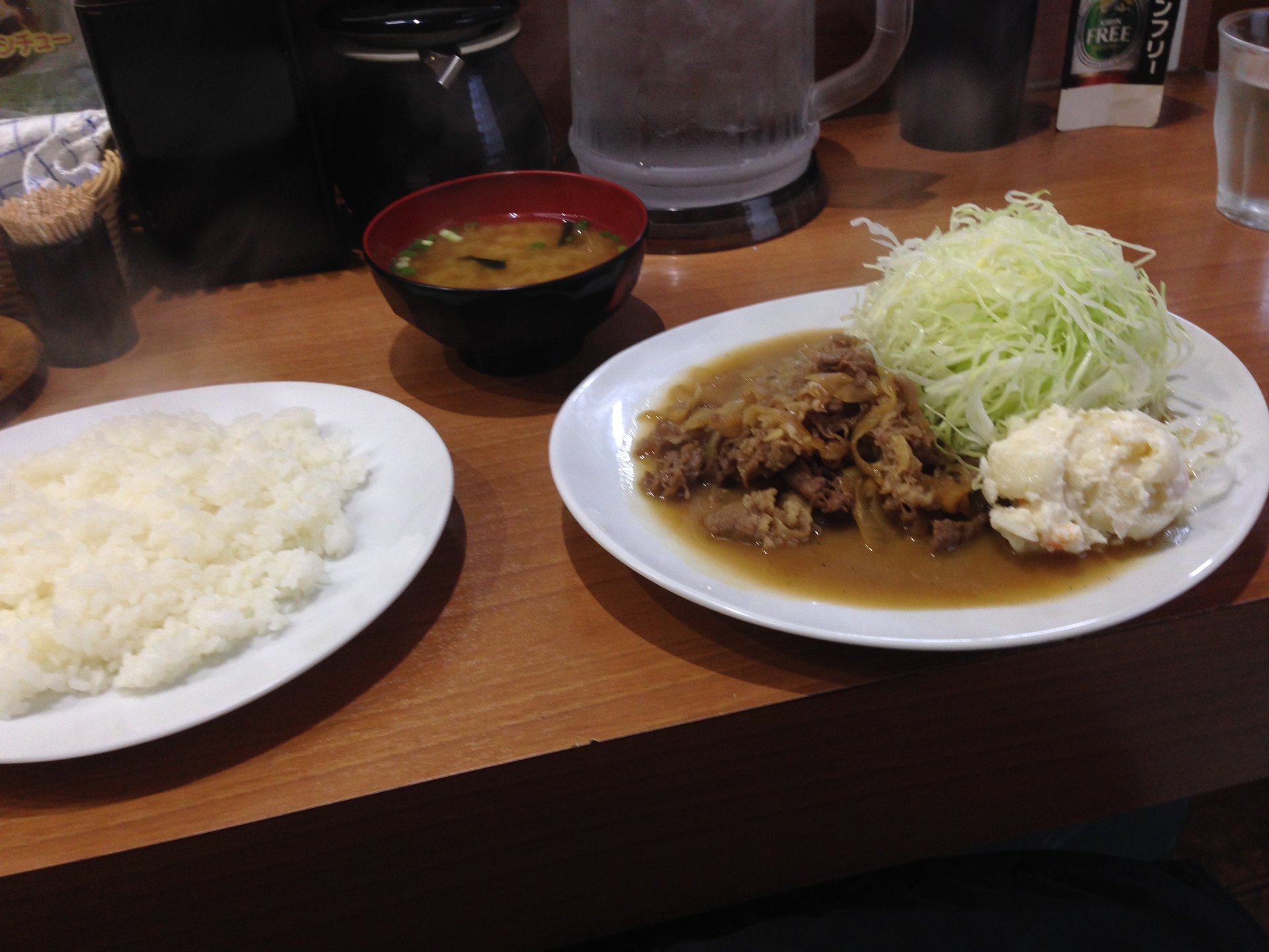 【あの小泉進次郎も通う！東京の洋食最高峰】キッチンたかで食べるバタービーフと絶品のオムライス！