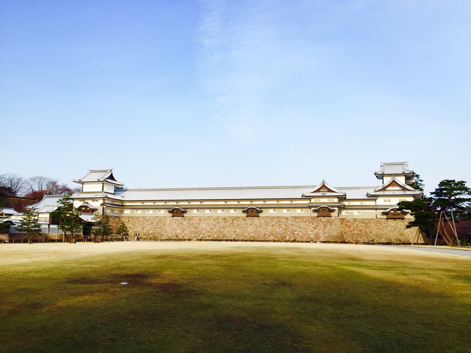 【加賀前田家100万石の城】金沢へいったら行きたい。金沢城三十間長屋と玉泉院丸庭園！