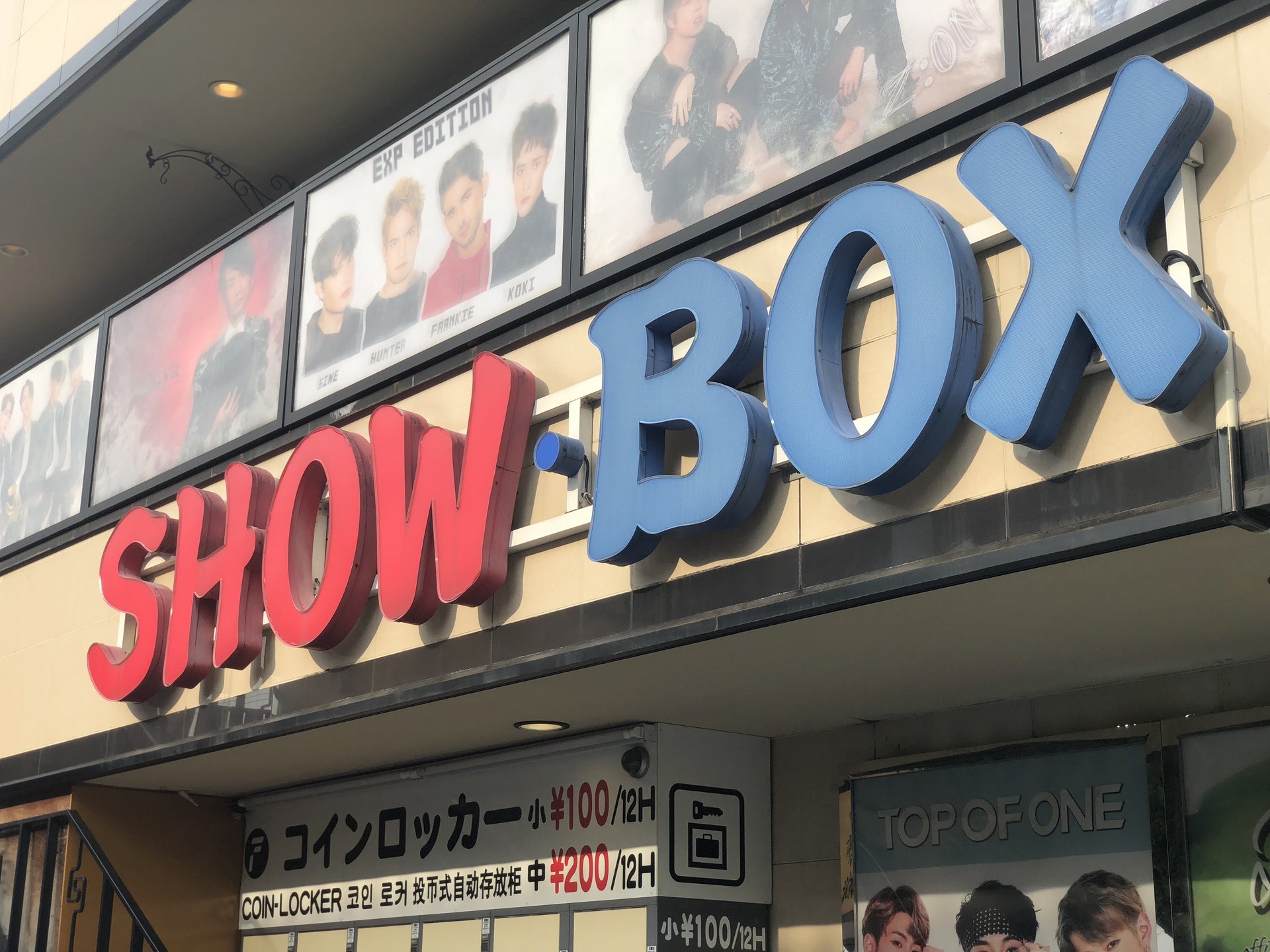 SHOW BOX