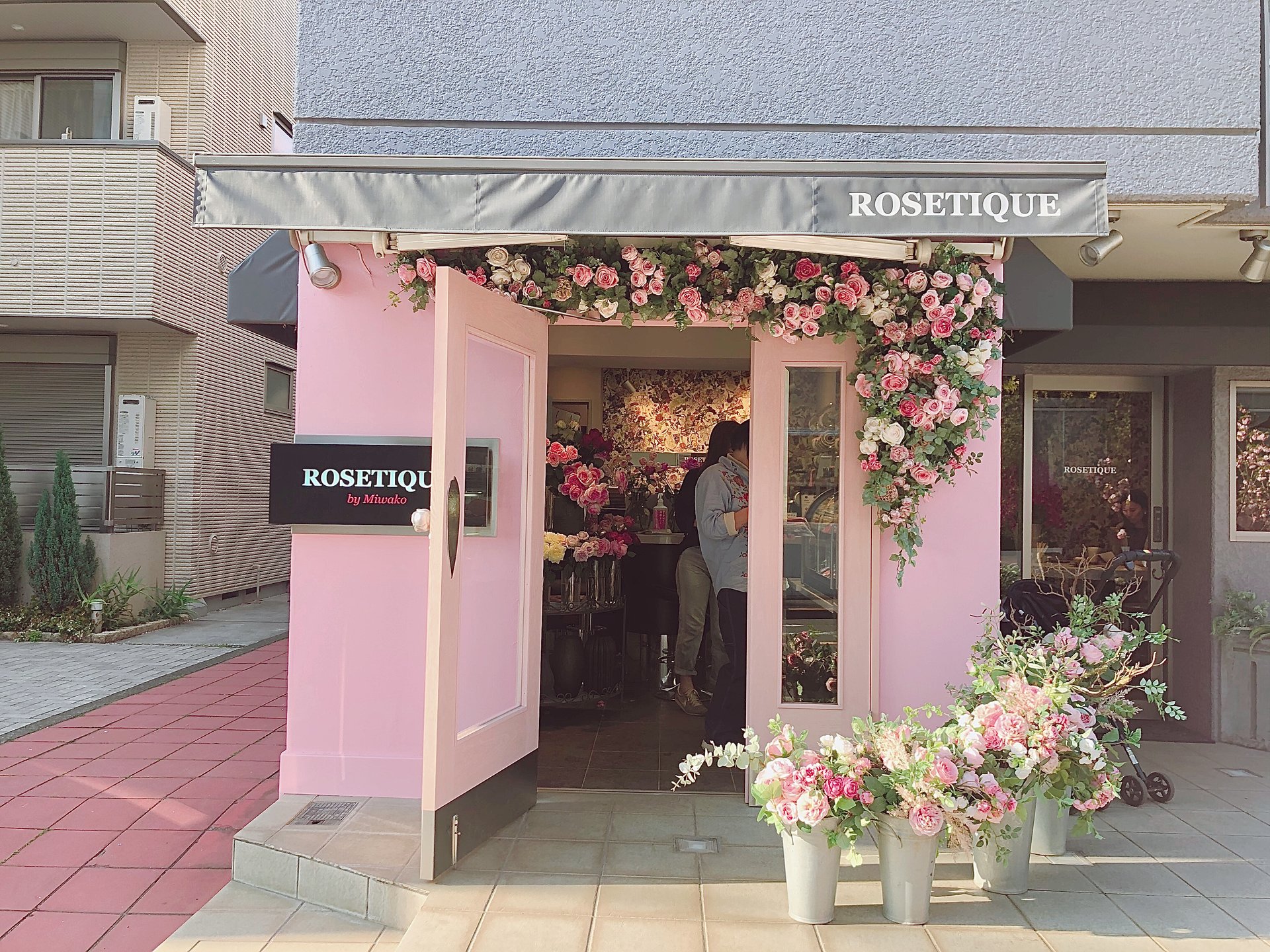 国産バラの香りに癒されて。“ROSETIQUE CAFE by Miwako”で優雅なひとときを♡