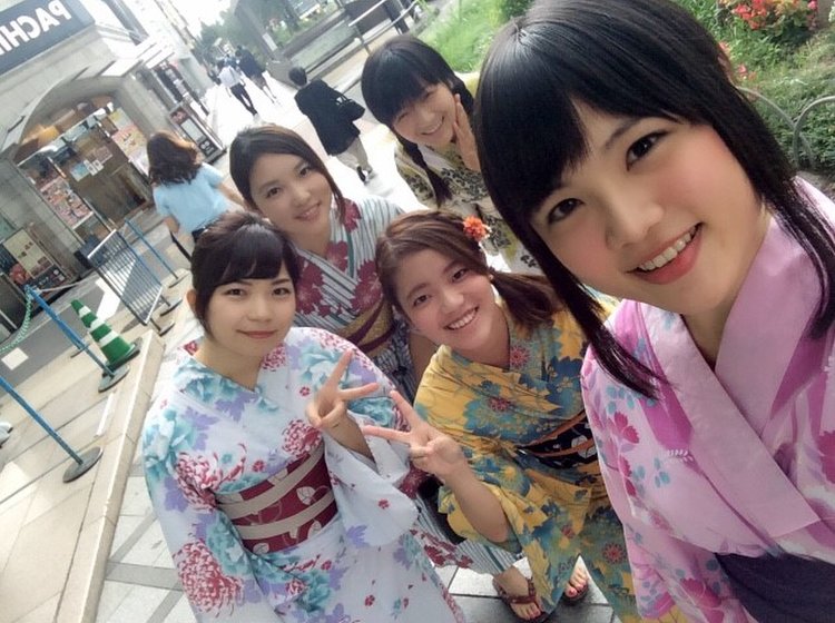 京都浴衣女子派对 在京都站租和穿着浴衣或和服 坐下来穿上它 Playlife Play Life