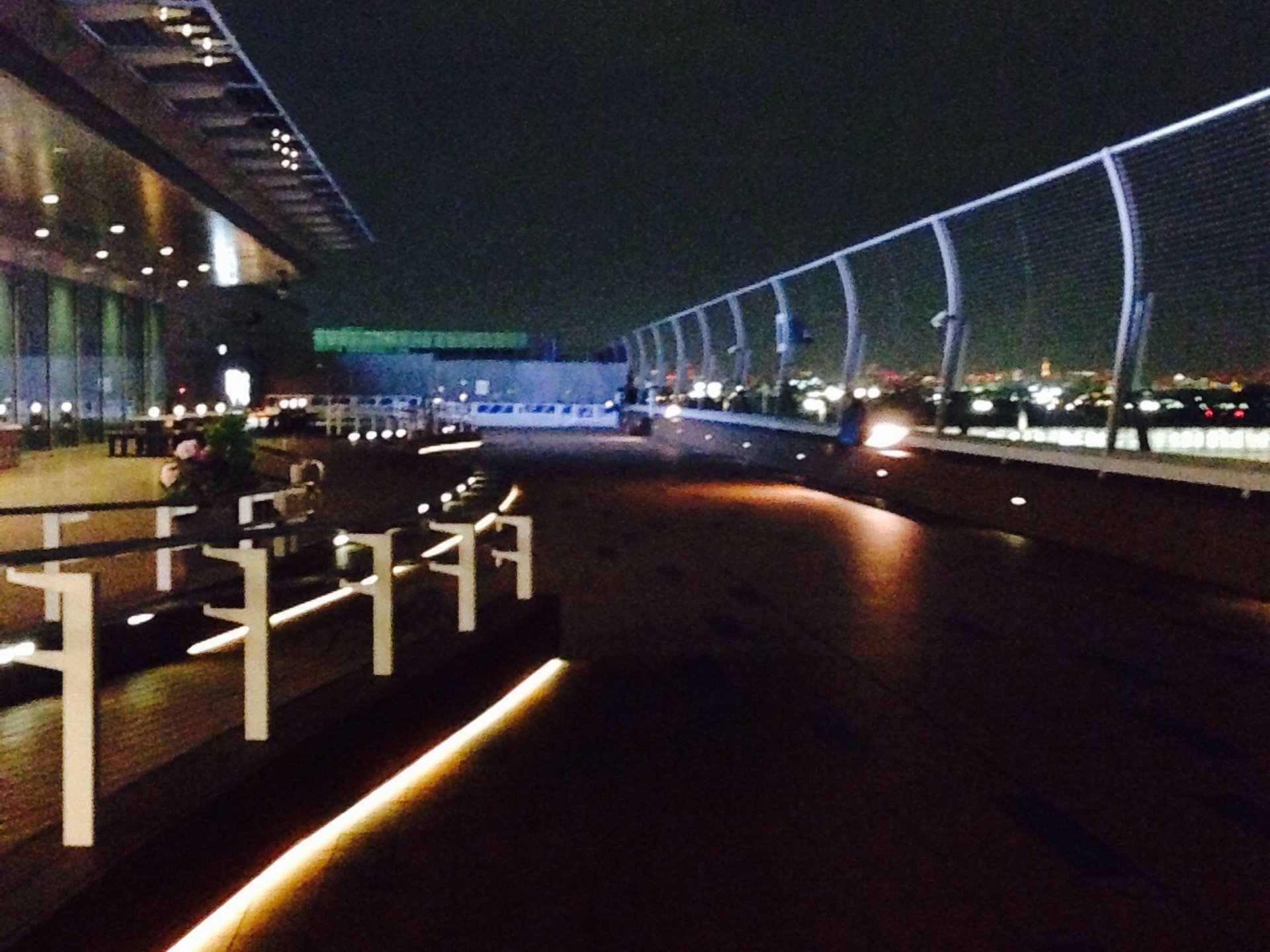 羽田空港で遊べるおすすめデートプラン！デートスポットのプラネタリウムカフェと絶景夜景へ！