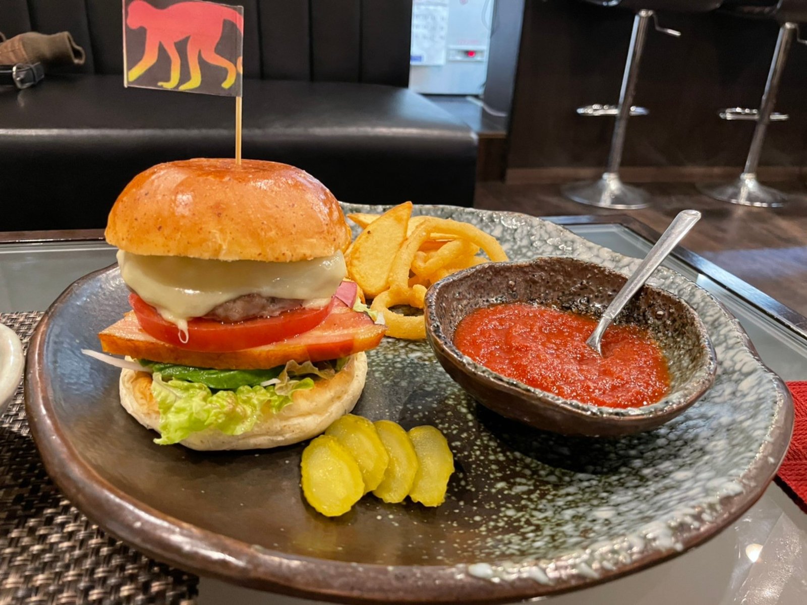 Smoky Monkey Hamburger &More （燻猿） 